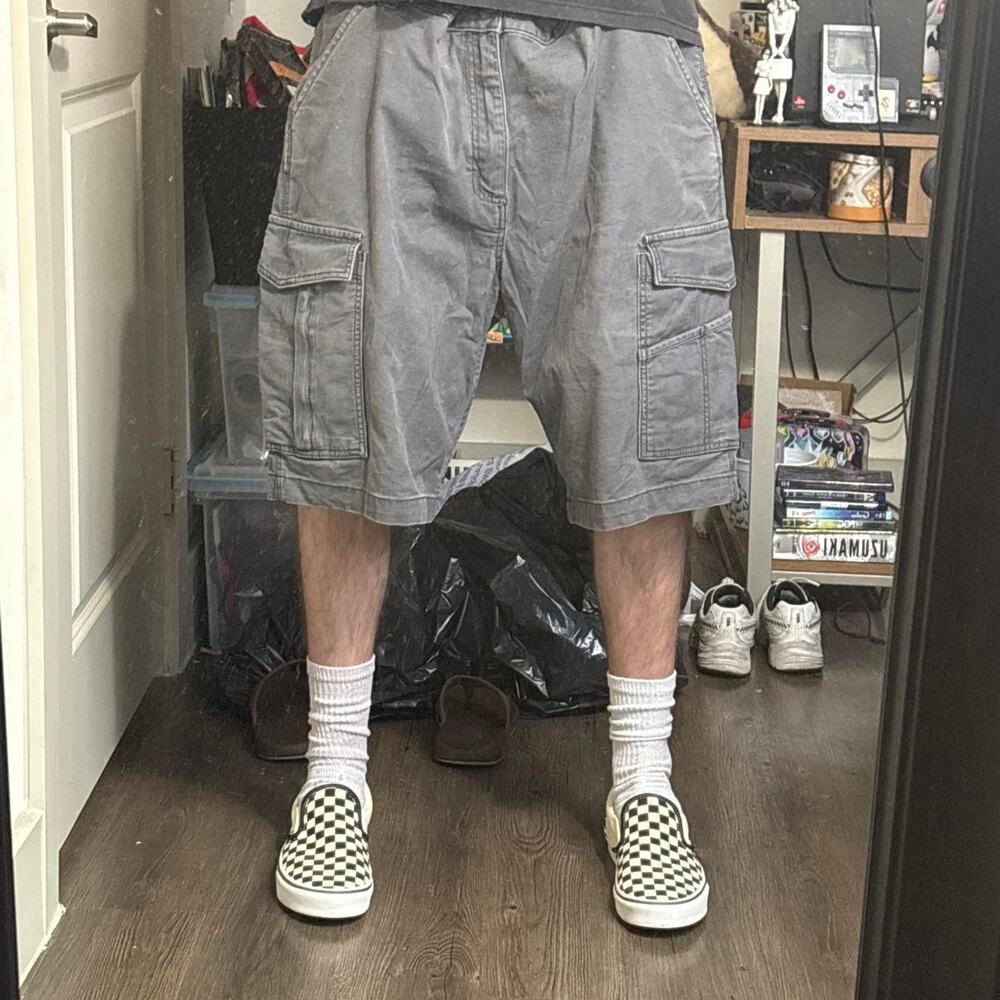 Gray baggy y2k style Carhartt cargo shorts